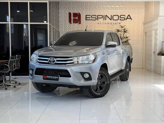 TOYOTA HILUX 2.8 SR 4X4 CD 16V DIESEL 4P AUTOMÁTICO TOYOTA HILUX 2.8 SR 4X4 CD 16V DIESEL 4P AUTOMÁTICO